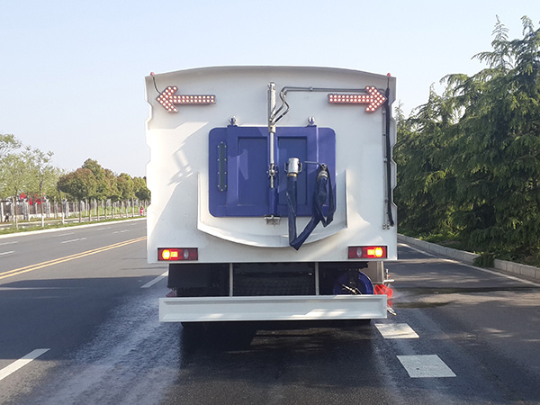 東風(fēng)天錦洗掃車(chē)
