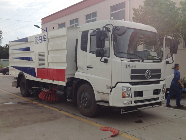 東風(fēng)天錦洗掃車(chē)