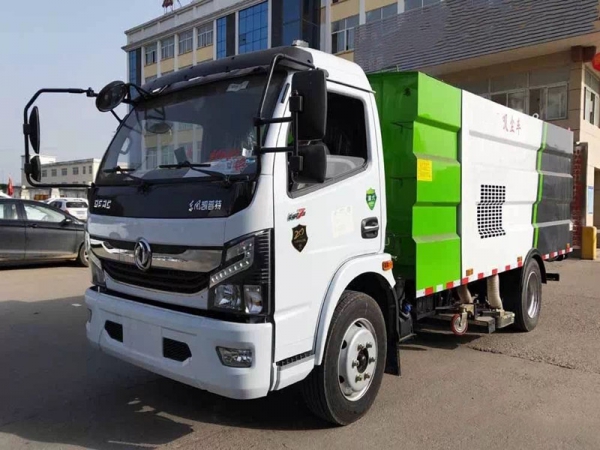 東風(fēng)大多利卡吸塵車（1.5方水罐6方塵罐）