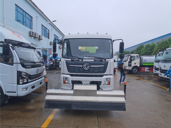 東風(fēng)天錦路面清洗車 養(yǎng)護車