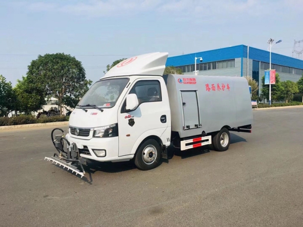 東風(fēng)途逸路面清洗車(chē)1.5方水罐