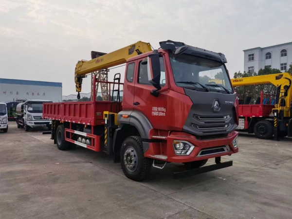 重汽豪沃8噸隨車(chē)吊