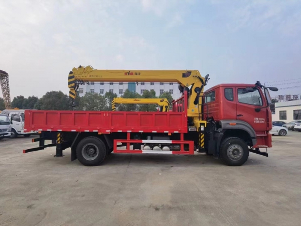 重汽豪沃8噸隨車(chē)吊