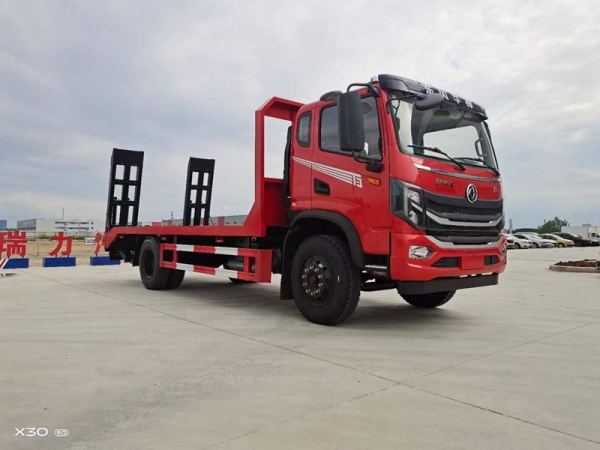 東風(fēng)華神T3平板拖車板長(zhǎng)4.7米